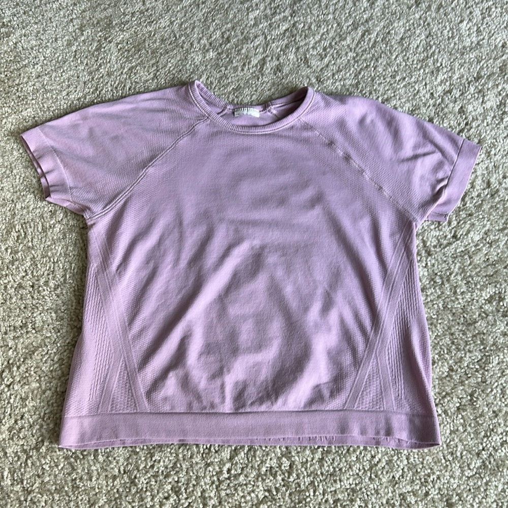 Athleta Girl Power Up Seamless Sport Length Tee Size M. Light Pink color.